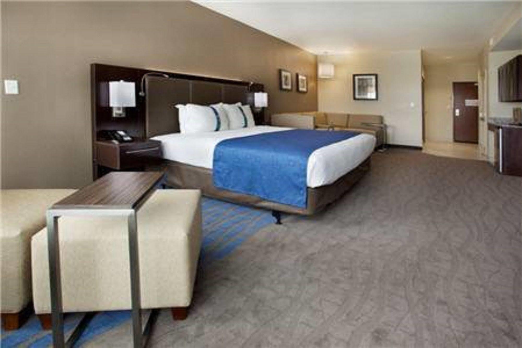 Holiday Inn Hotel & Suites Northwest San Antonio By Ihg Chambre photo